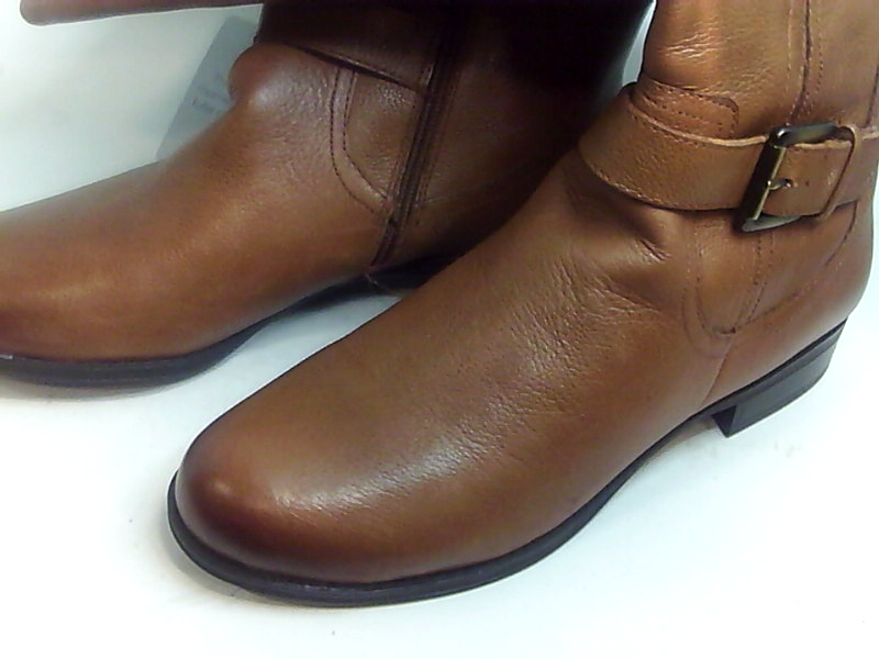 closed toe boots