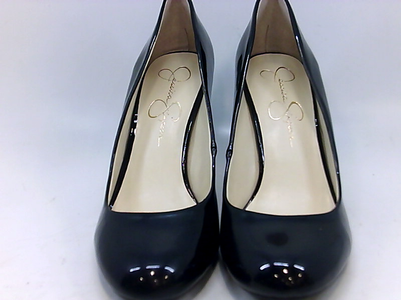 round toe wedge pumps