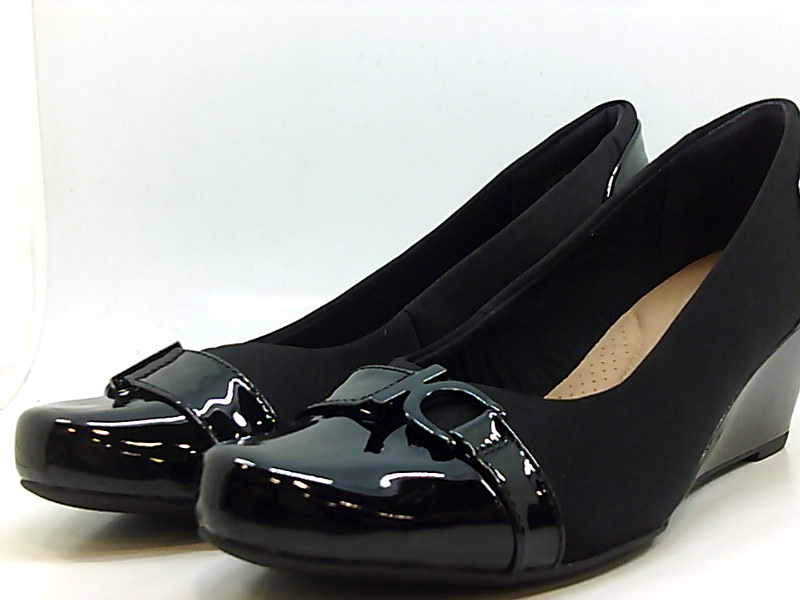 clarks round toe pumps