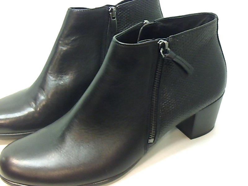 closed toe ankle boot