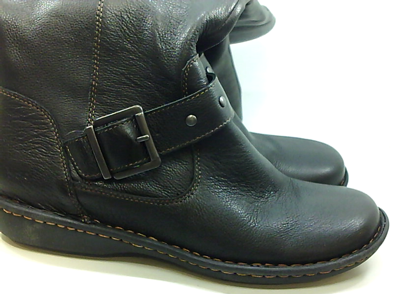 closed toe boots