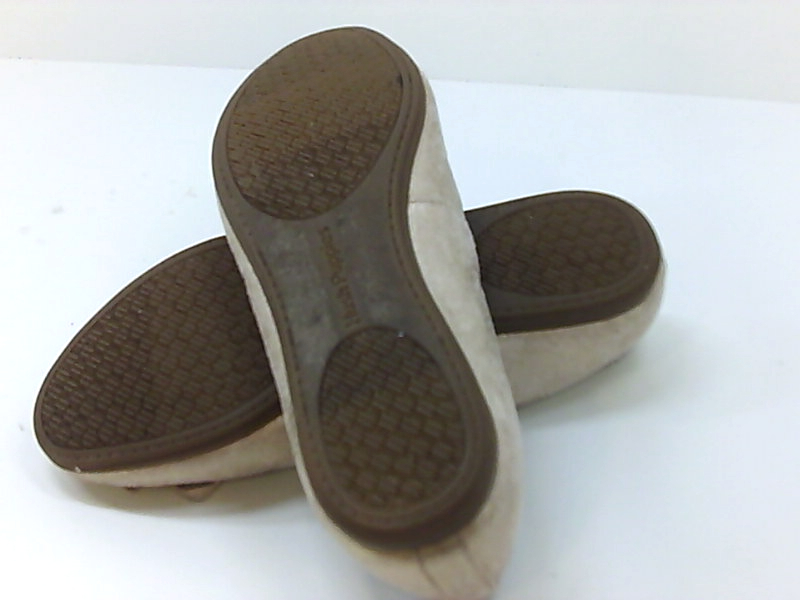 who sells hush puppy shoes