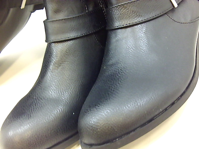 closed toe boots