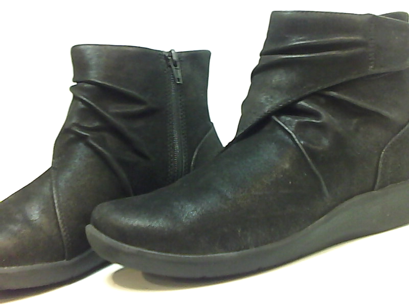 closed toe ankle boot