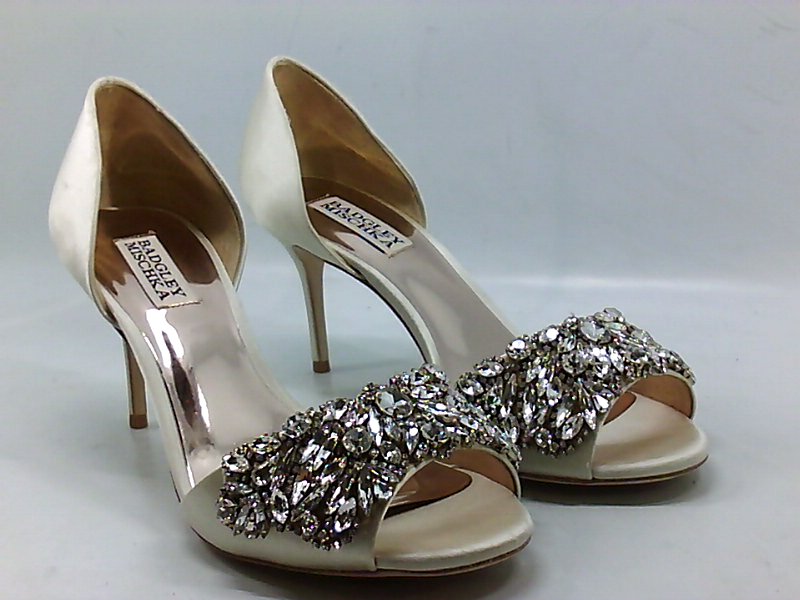 badgley mischka hansen pump