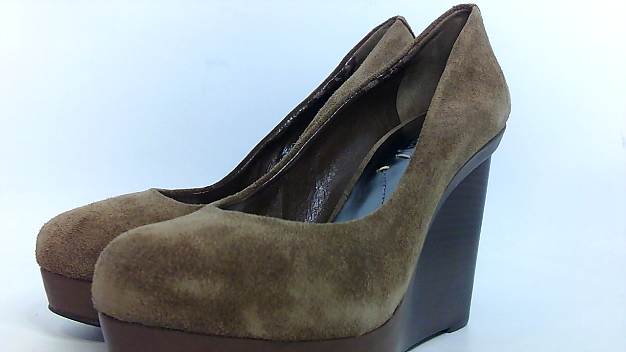 BCBGMAXAZRIA Womens mason Closed Toe Classic Pumps Acorn Size 9.5 BCBGMAXAZRIA Womens mason Closed Toe Classic Pumps Acorn Size 9.5