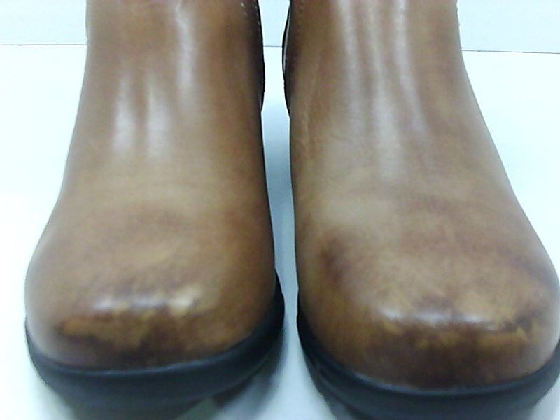closed toe ankle boot