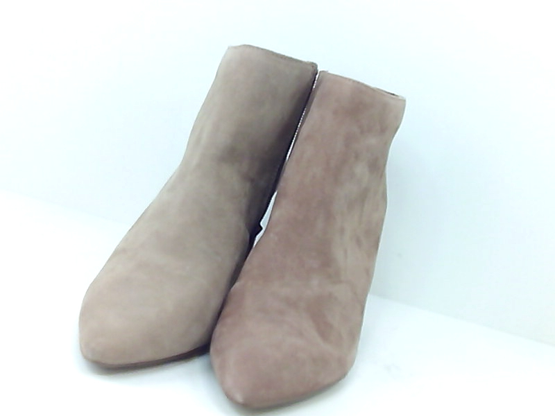 pointed toe sneakers