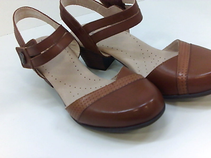 closed toe casual shoes
