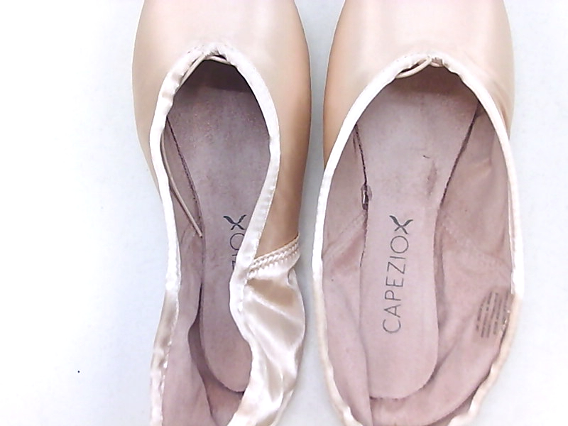 Capezio Women�s 121 Aria Pointe Shoe, Petal Pink, Size 8.0