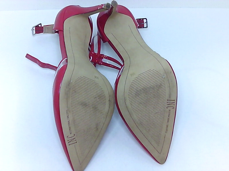 pointed toe t strap