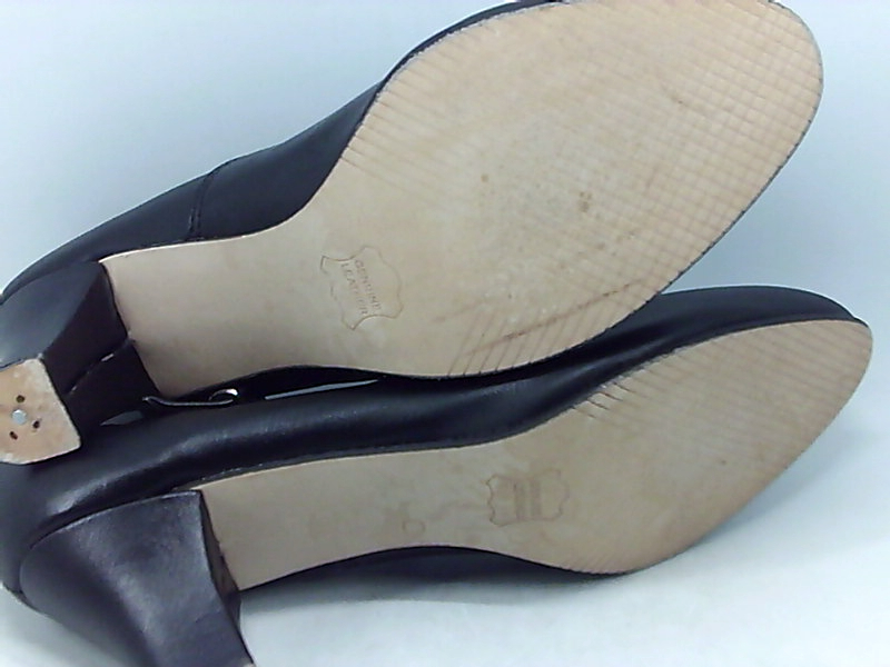 closed toe t strap pumps