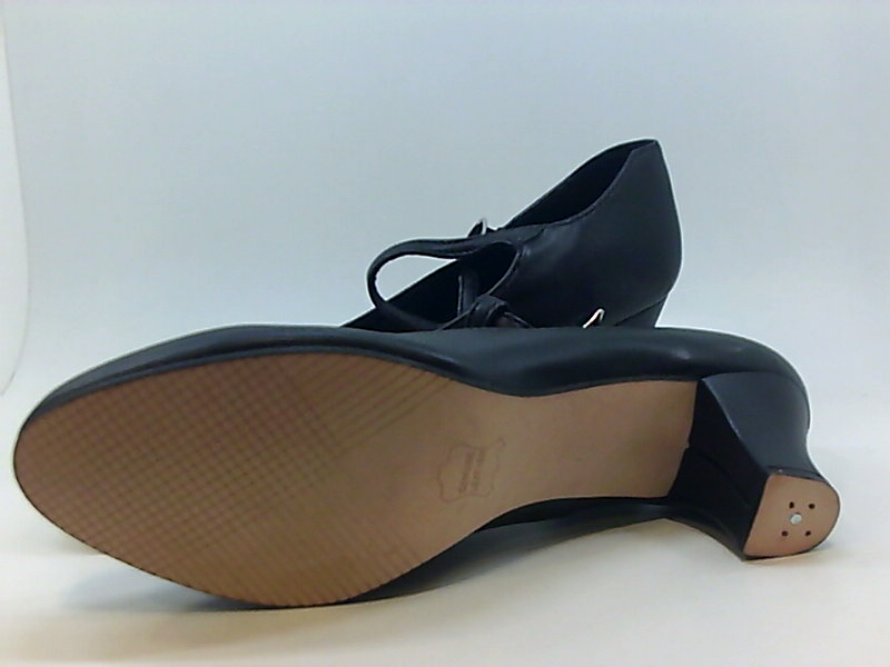 closed toe t strap pumps