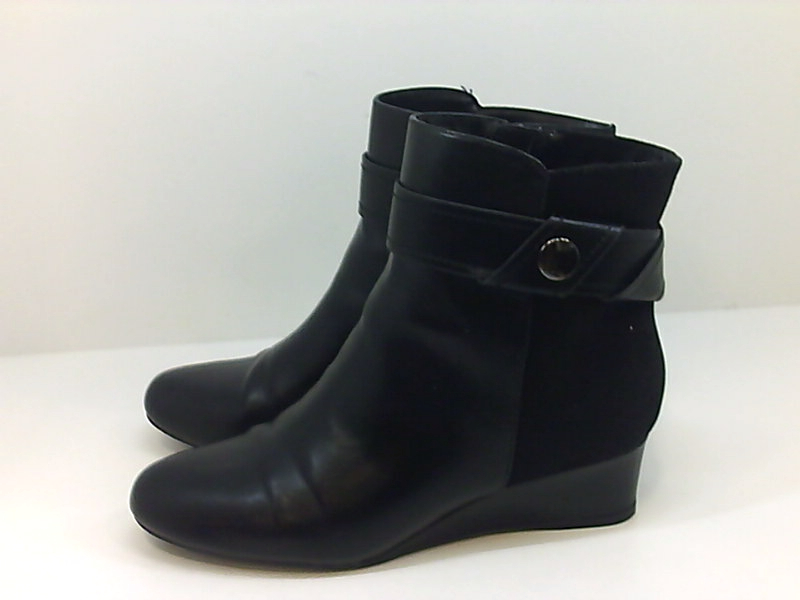 closed toe boots