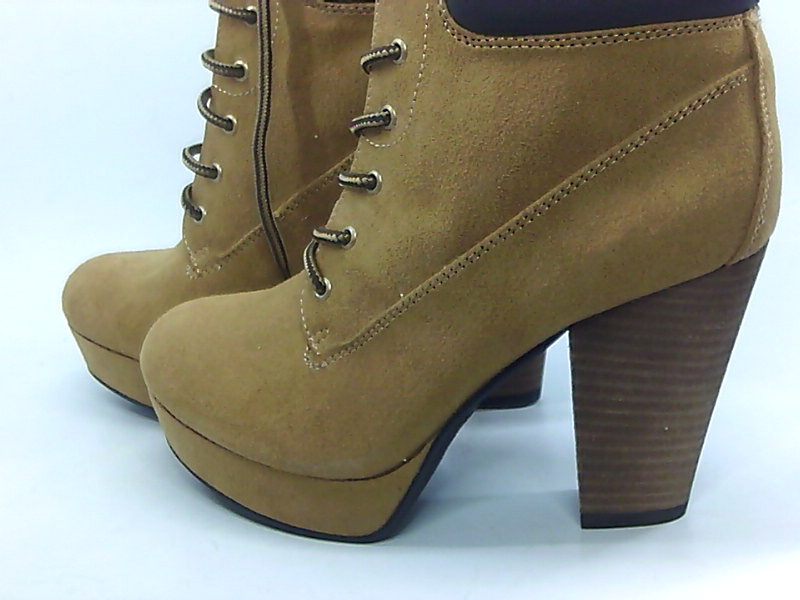 closed toe ankle boot