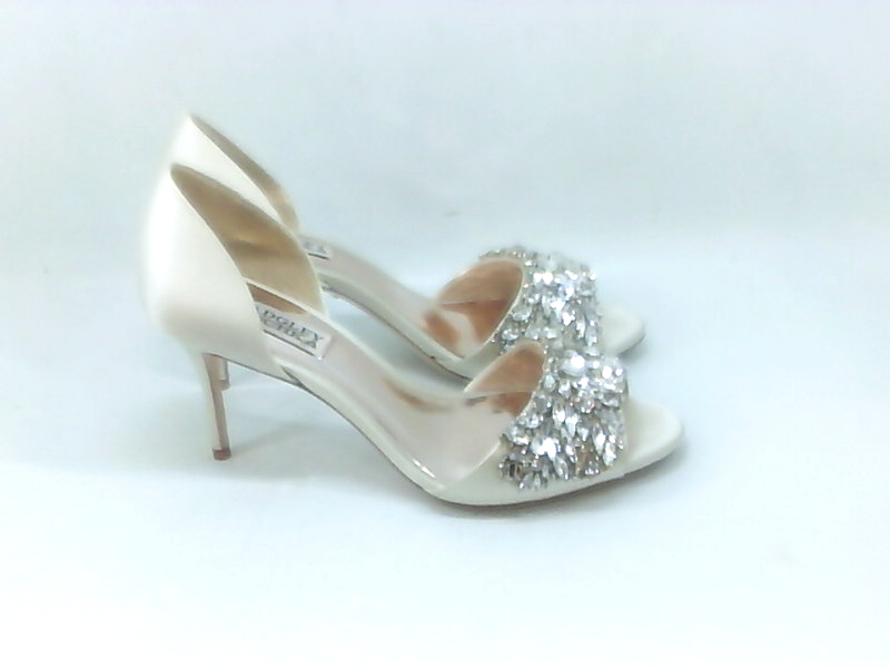 badgley mischka hansen pump