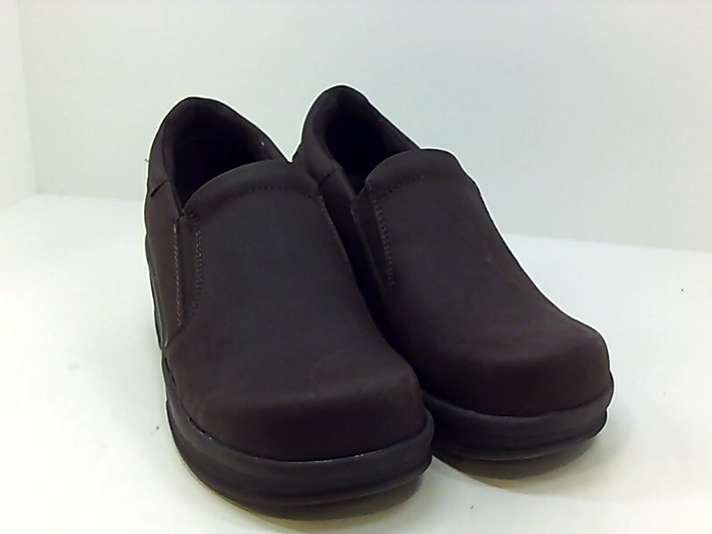 flat closed toe mules