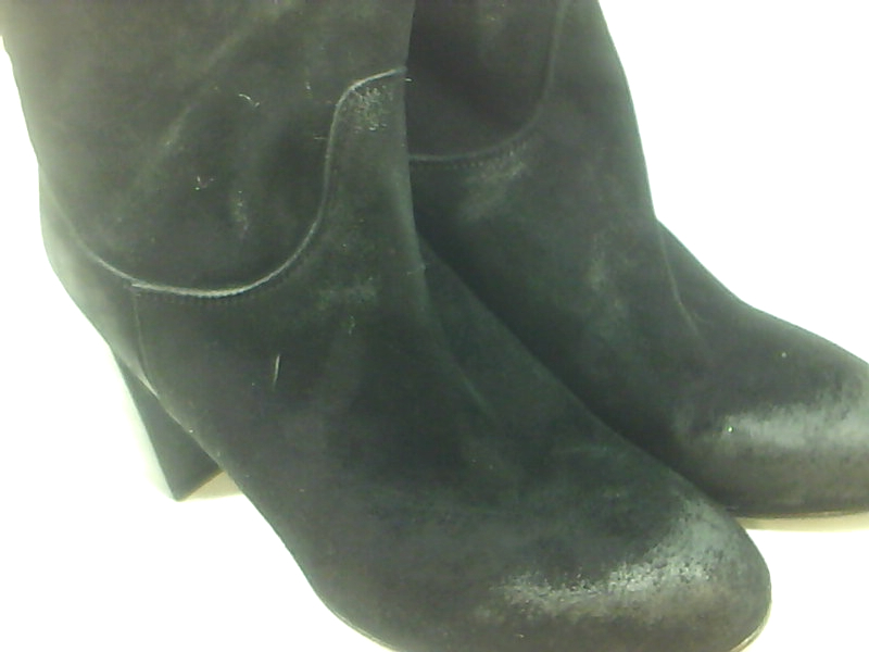 closed toe boots