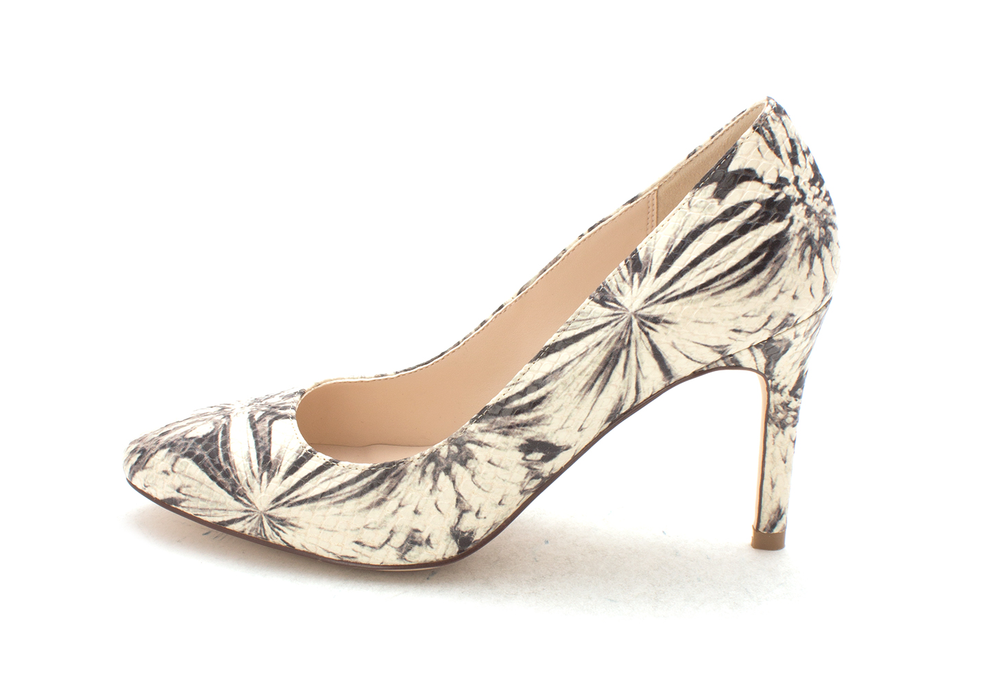 Cole Haan Womens Ursinesam Closed Toe Classic Pumps Beige/Black Snake Size 6.0 Cole Haan Womens Ursinesam Closed Toe Classic Pumps Beige/Black Snake Size 6.0