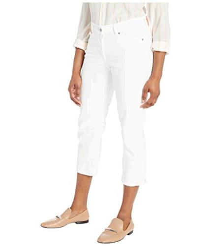 white levi capri jeans