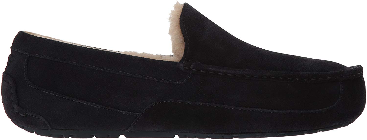 olukai men's slippers near me