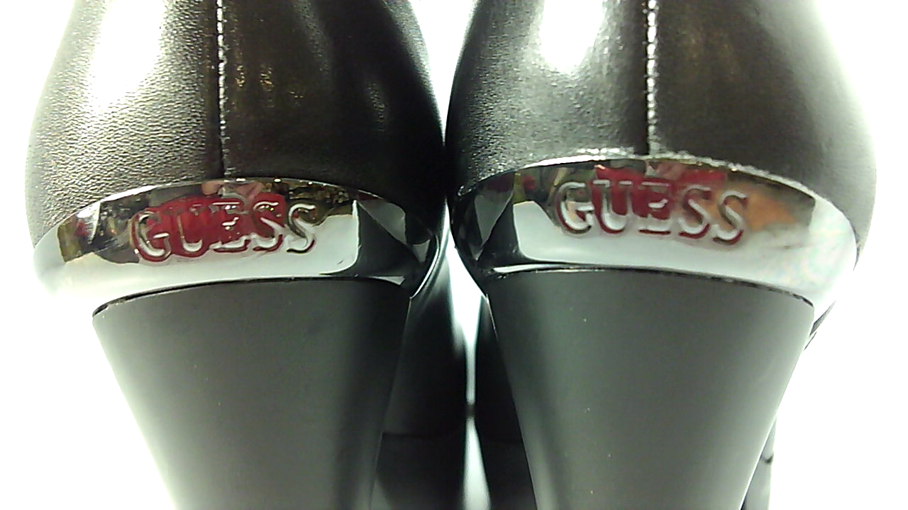 guess women's hestia lug sole chelsea booties