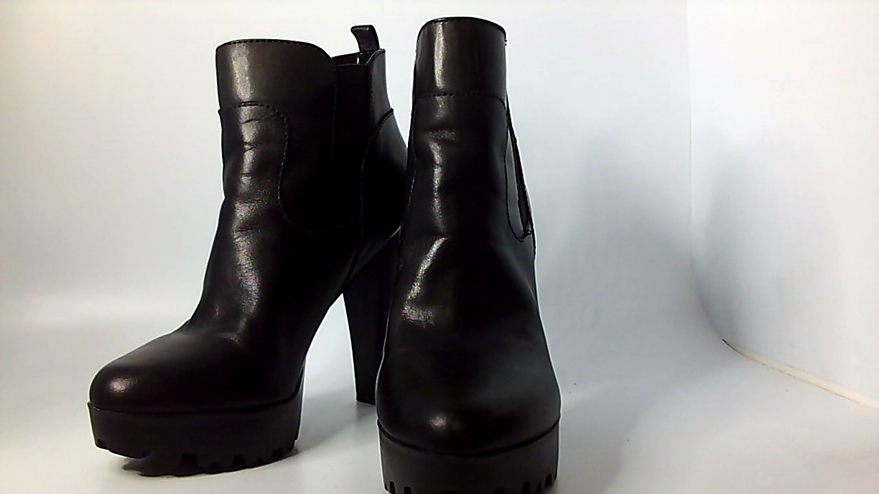 guess women's hestia lug sole chelsea booties