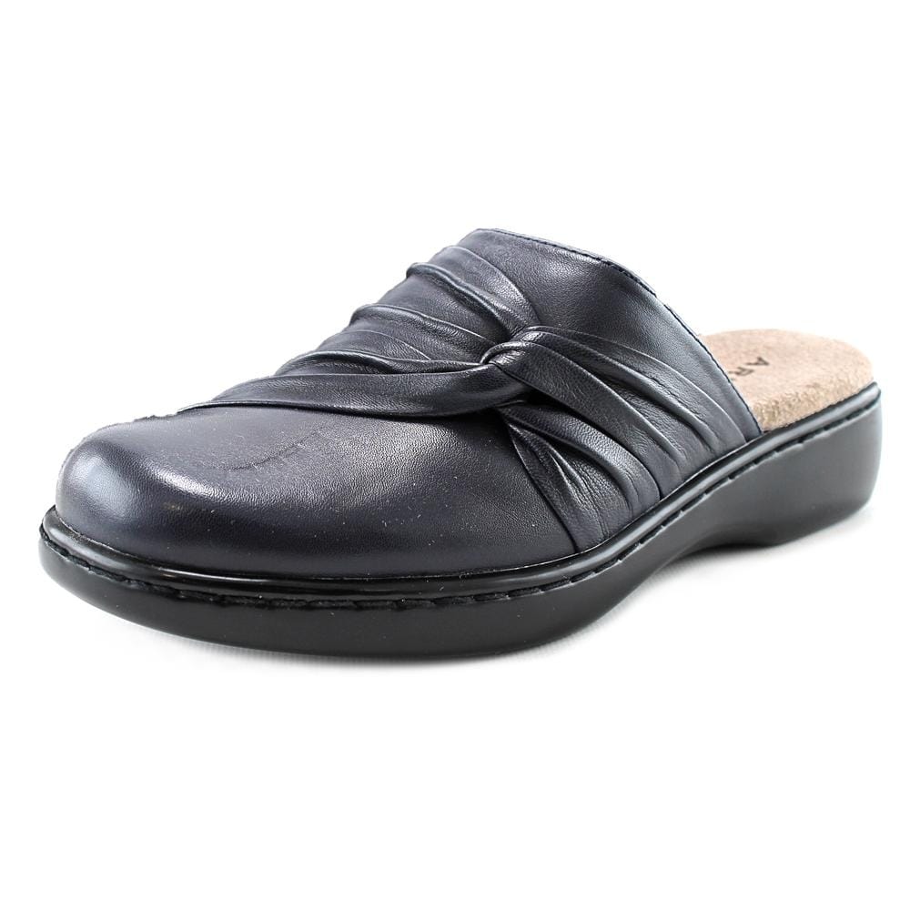 flat closed toe mules