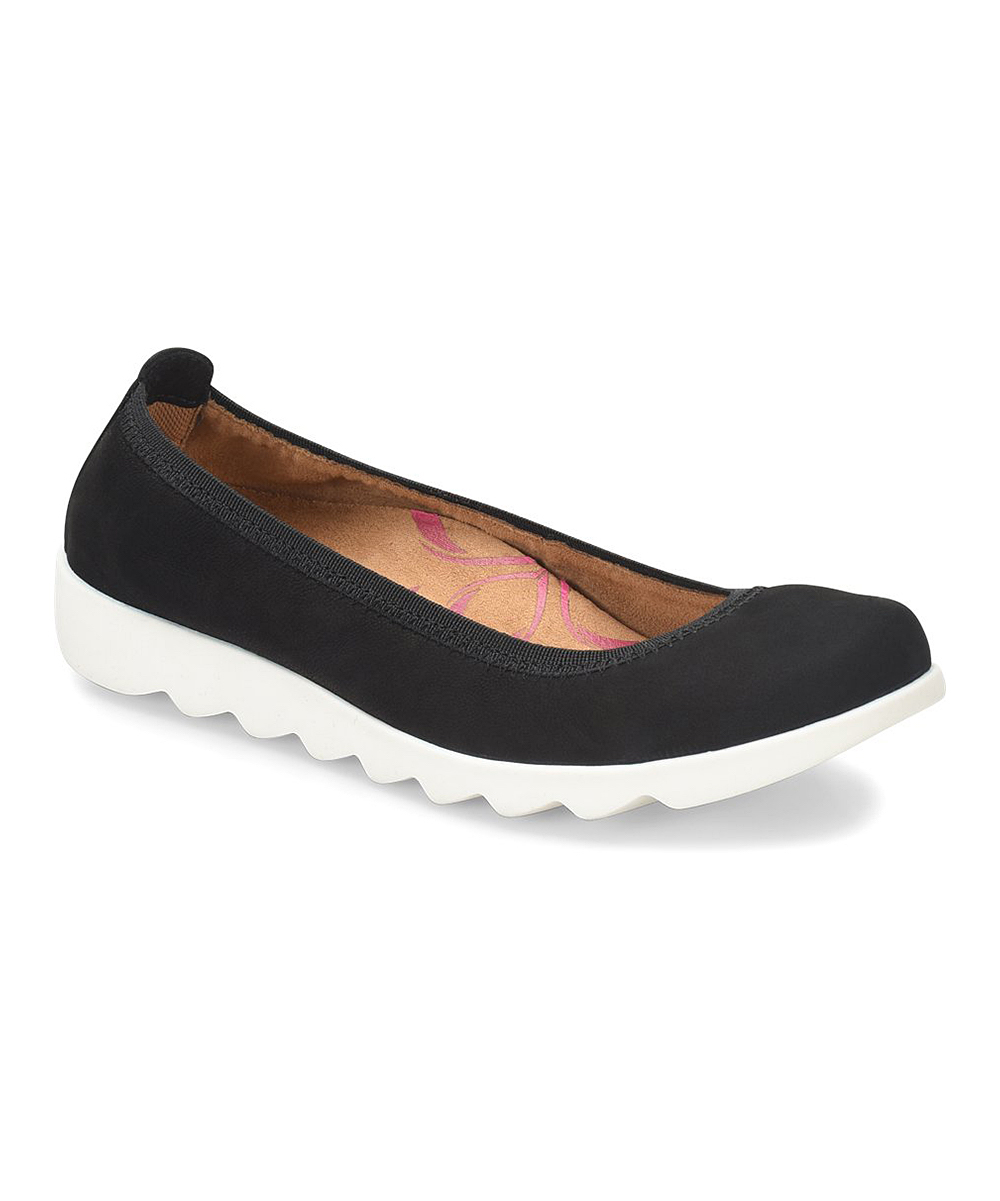 closed toe ballet flats