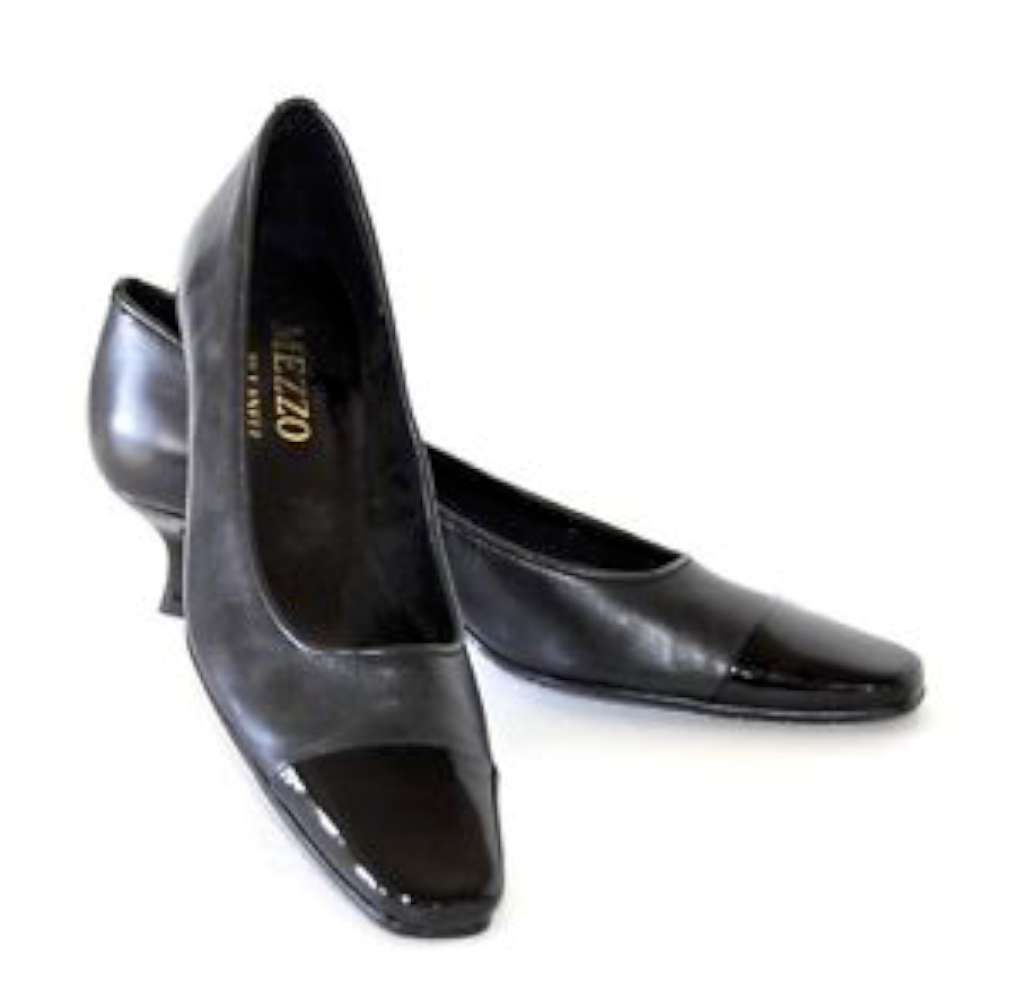 vaneli cap toe