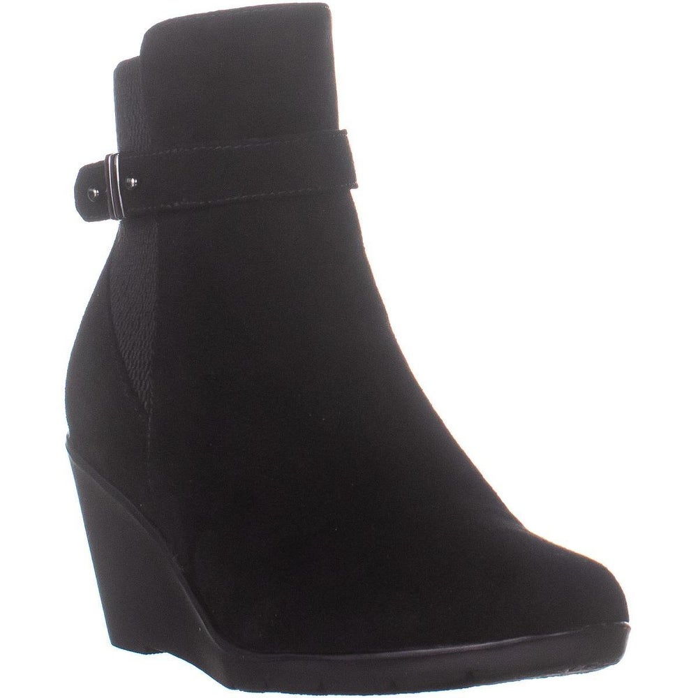 closed toe boots