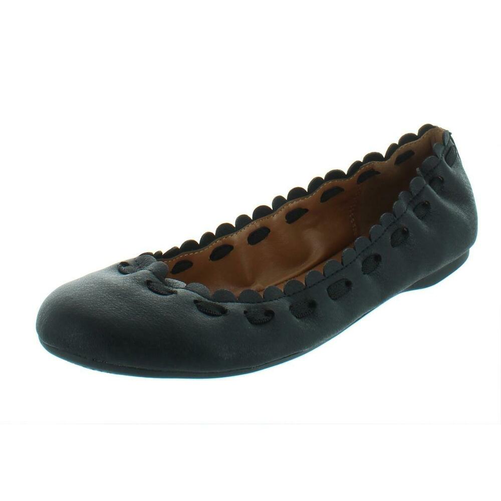 closed toe ballet flats