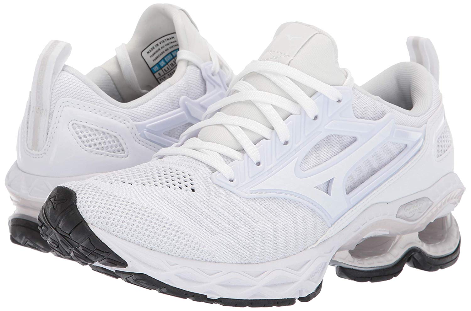 white mizuno running shoes