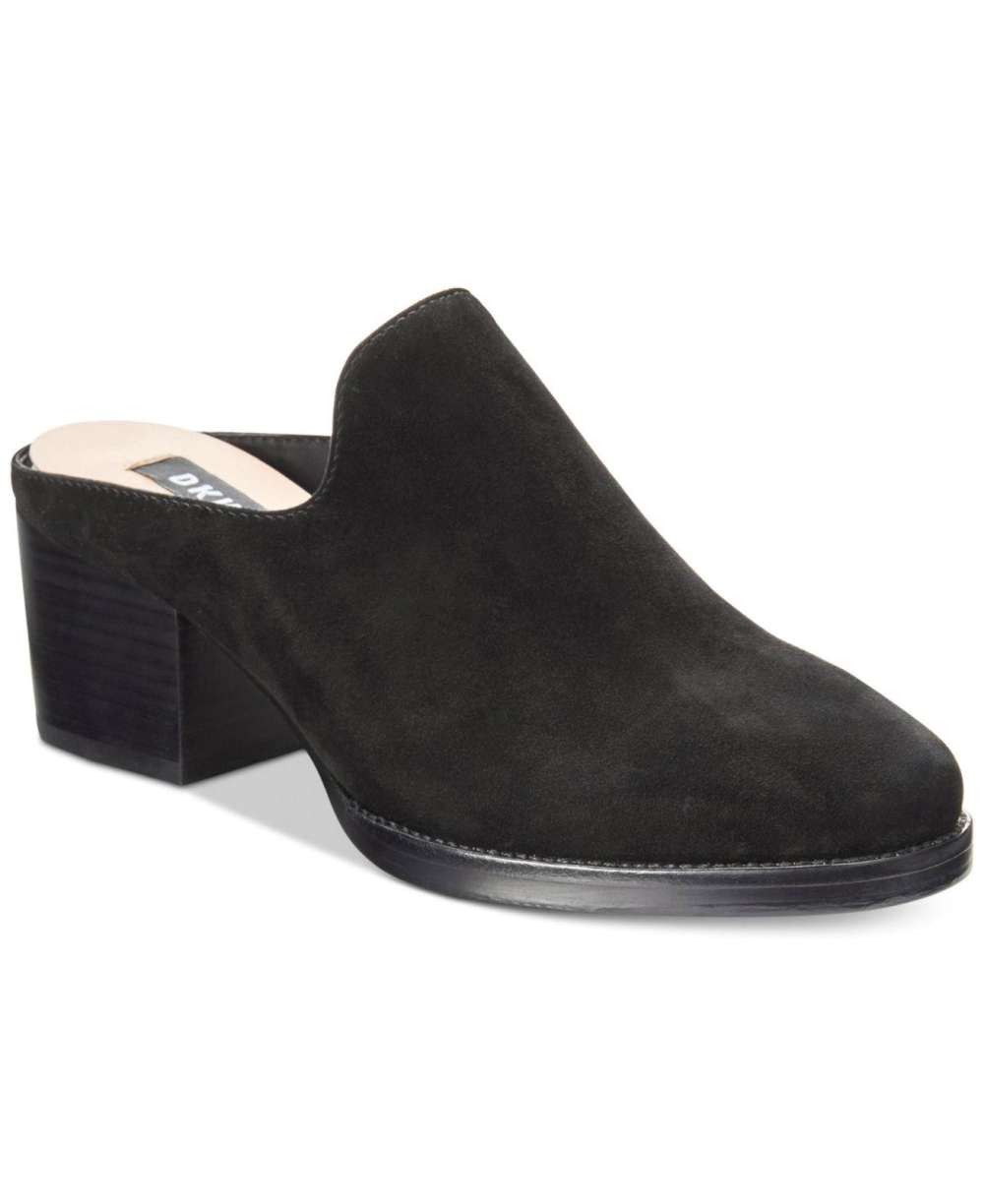 black closed toe clogs