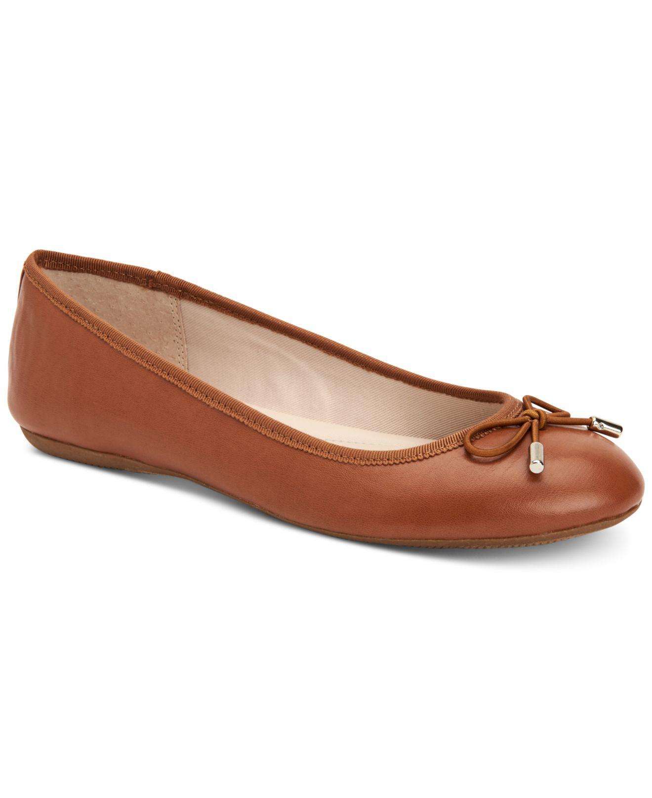 round toe ballerina flats