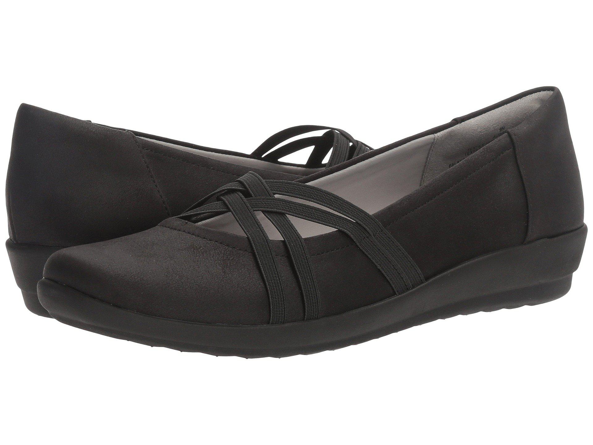 black flat closed toe shoes