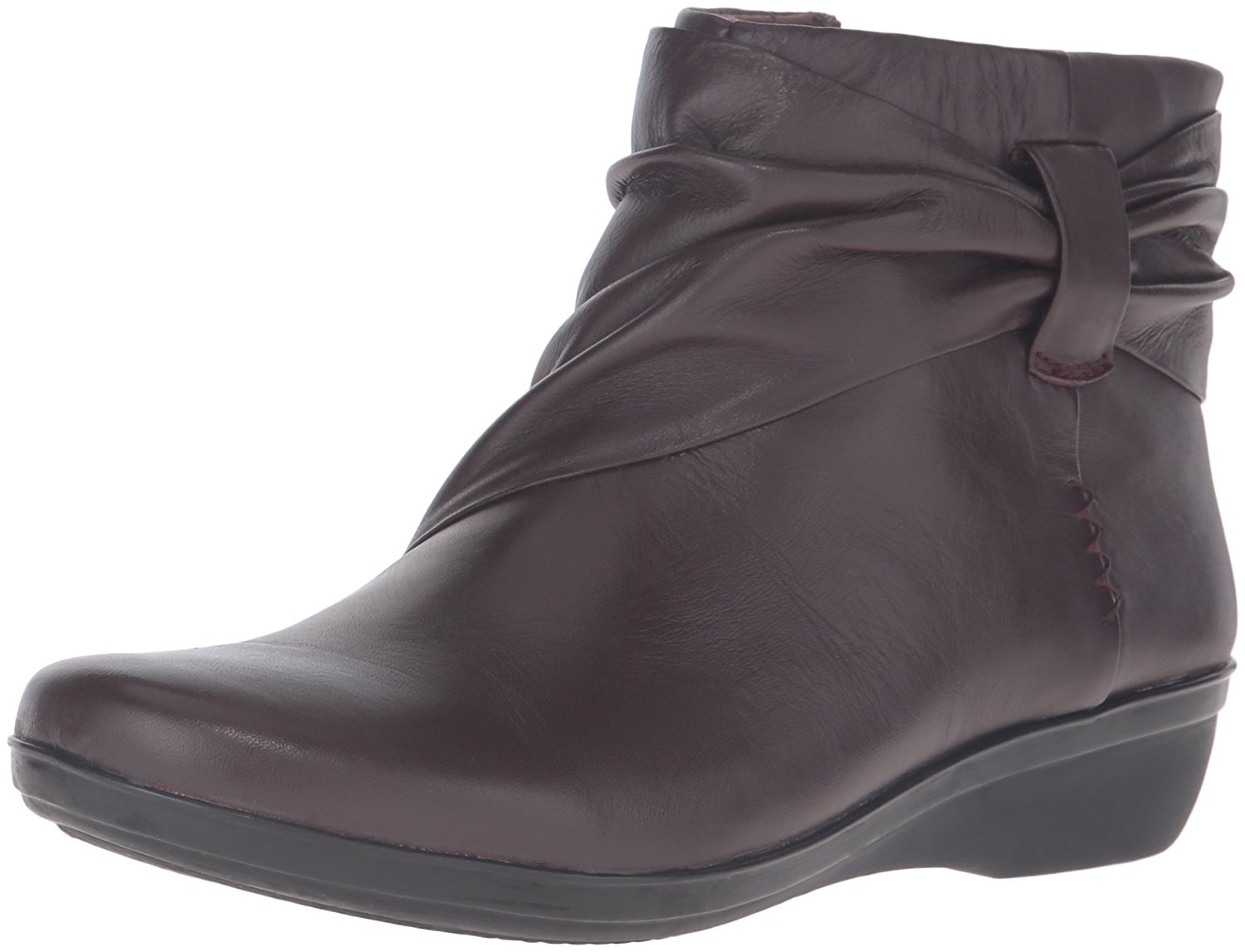 clarks round toe pumps