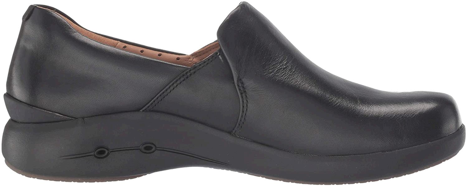 clarks un loop black shoes