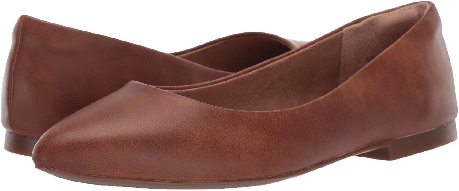 tan pointed shoes