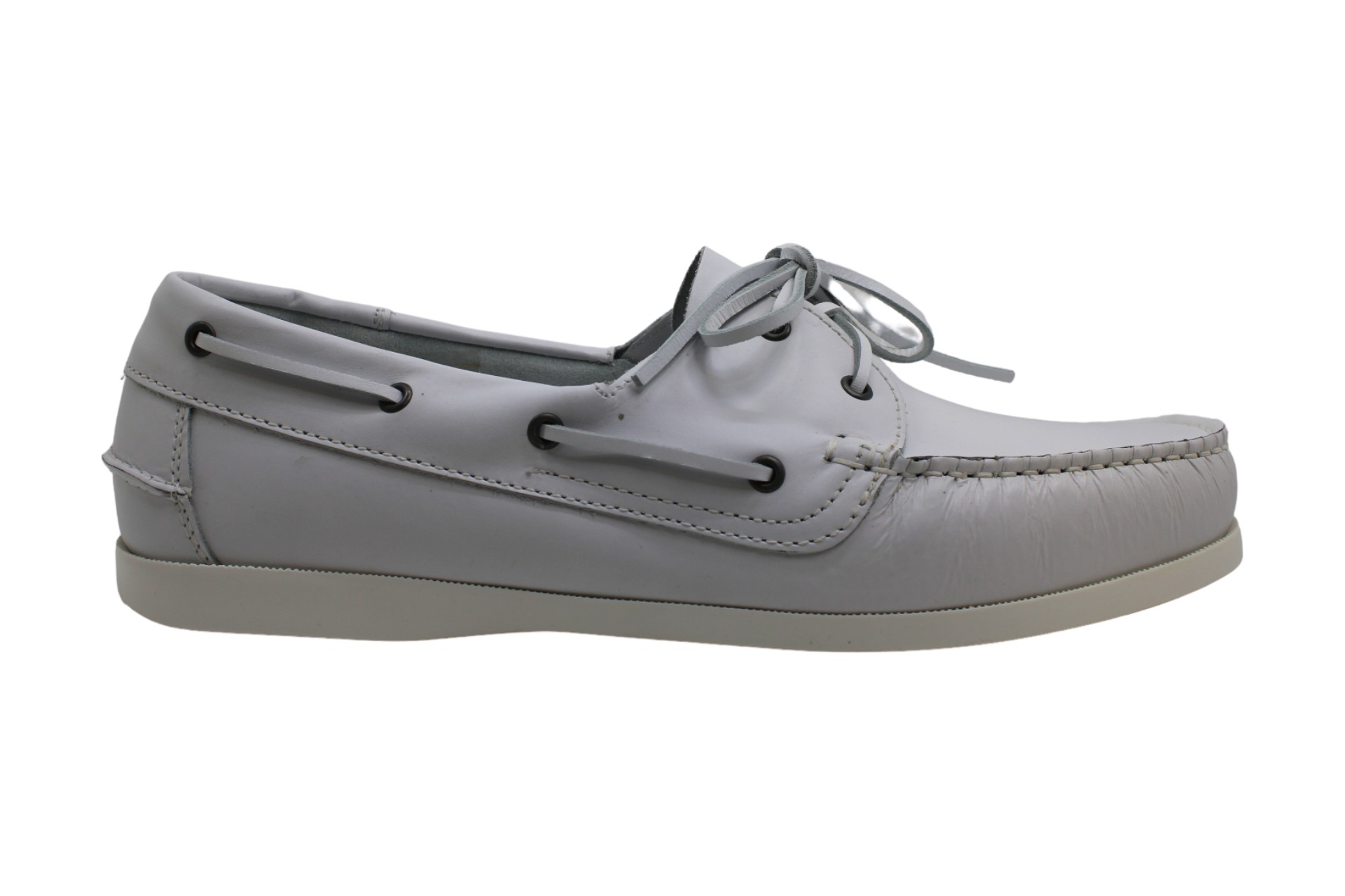 white nike boat shoes