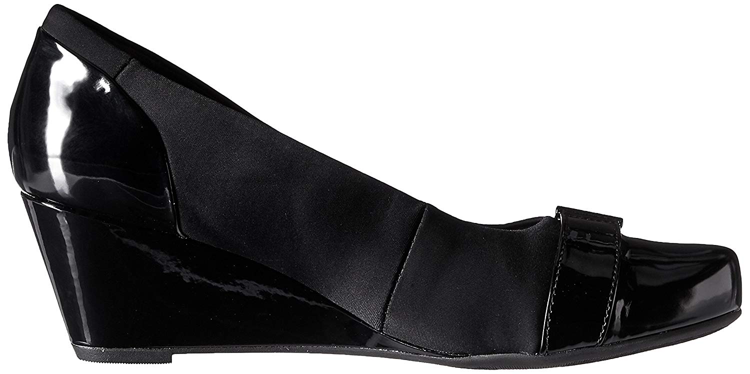 clarks round toe pumps