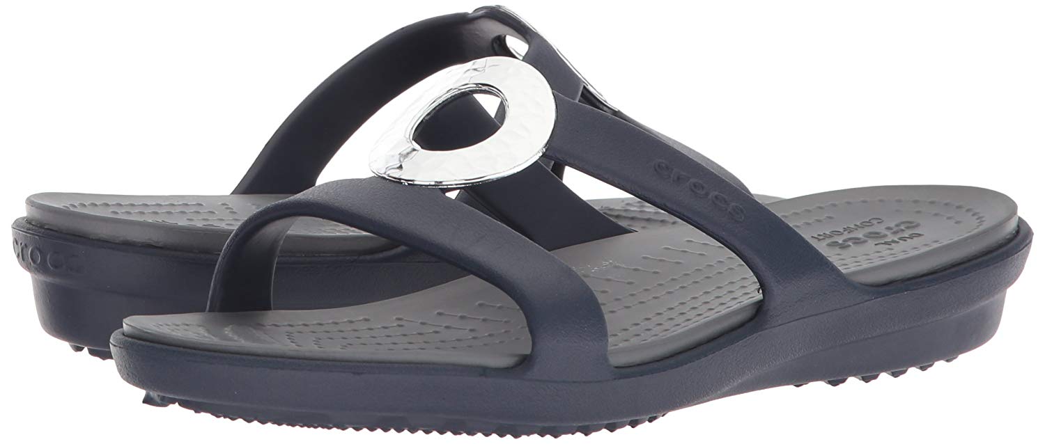 crocs women's sanrah hammered metallic sandal