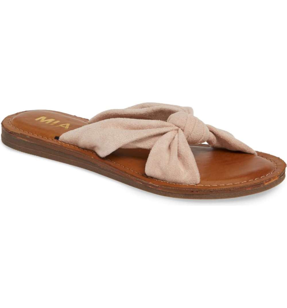 mia chelsea sandals